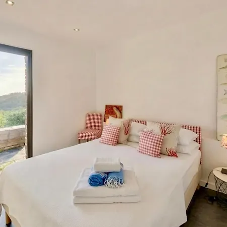 Villa Casa-gaou-benat : En Bord De Avec Vues