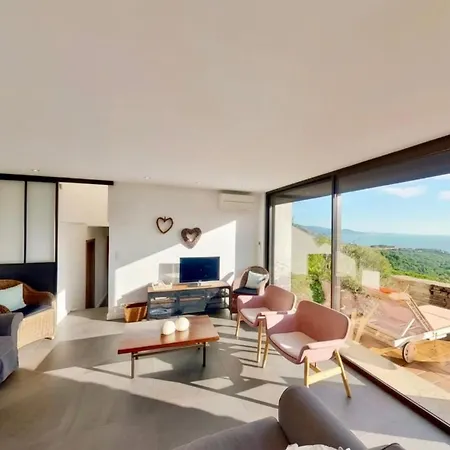 Villa Casa-gaou-benat : En Bord De Avec Vues Bormes-les-Mimosas